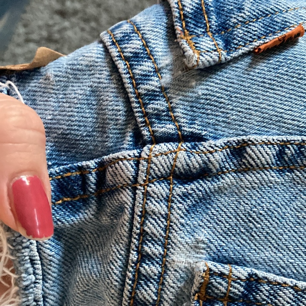 Orange tab Levi’s shorts - Picture 7 of 10